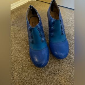 Size 10 Miz Mooz Blue heels